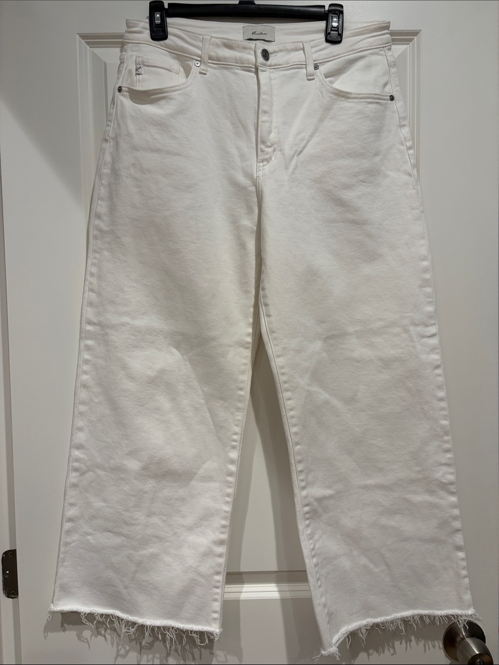 KanCan Women’s White Wide Leg  Raw Hem Cropped Jeans, size 13/30